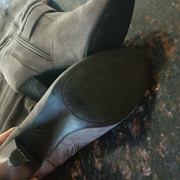 Boots - Picture 4 of 7